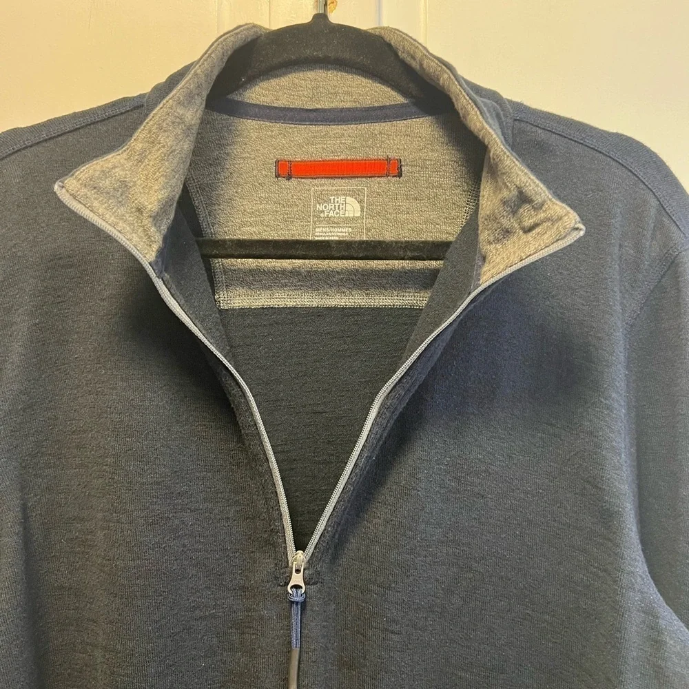 The North Face Men’s 1/4 Zip Pullover Sweater Size Medium Color Blue